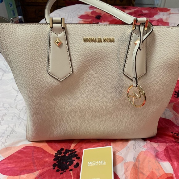 Michael Kors Handbags - Micheal Kors purse